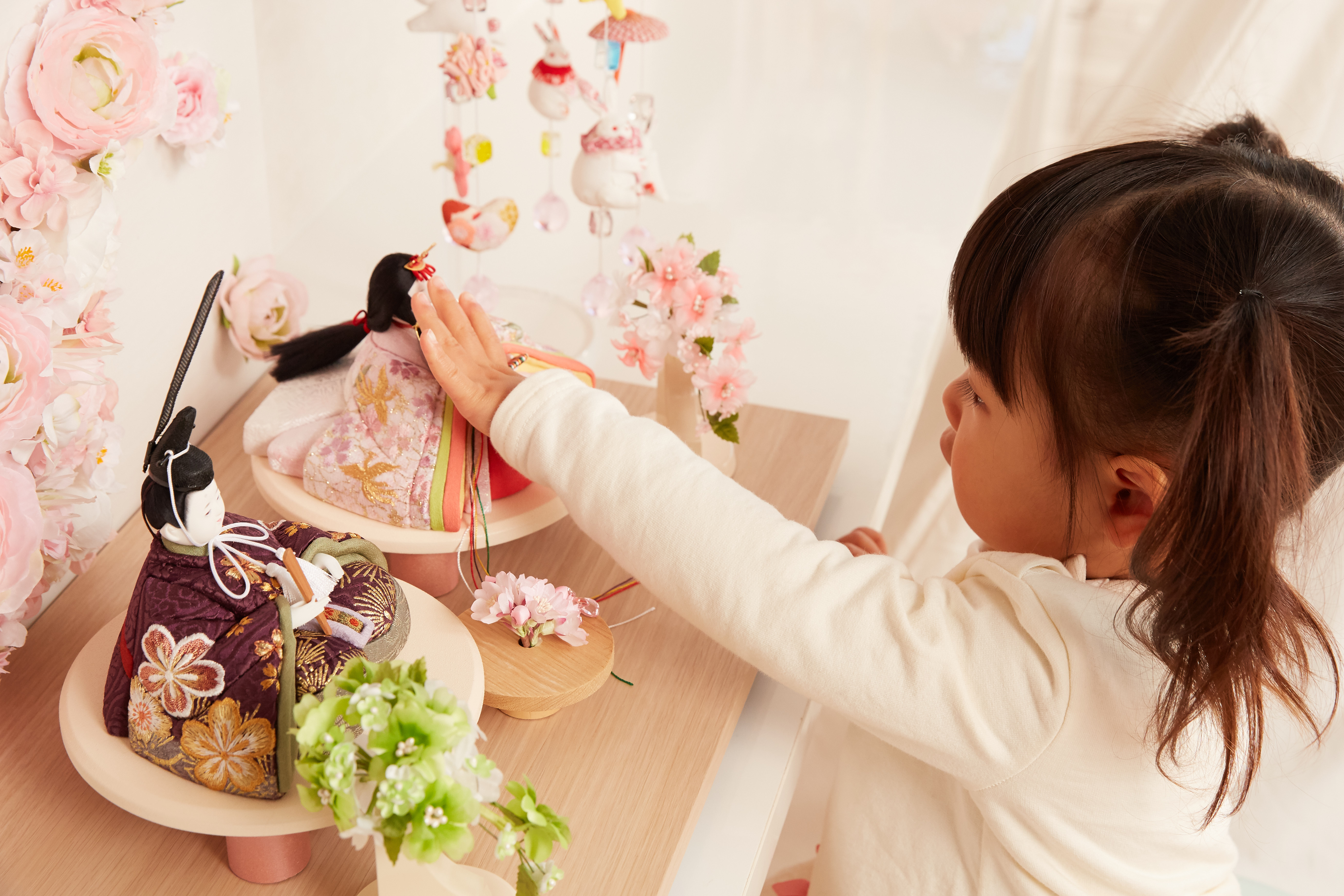 ひな祭りのお花はなぜ飾る？種類と意味をしりましょう | 人形の東玉